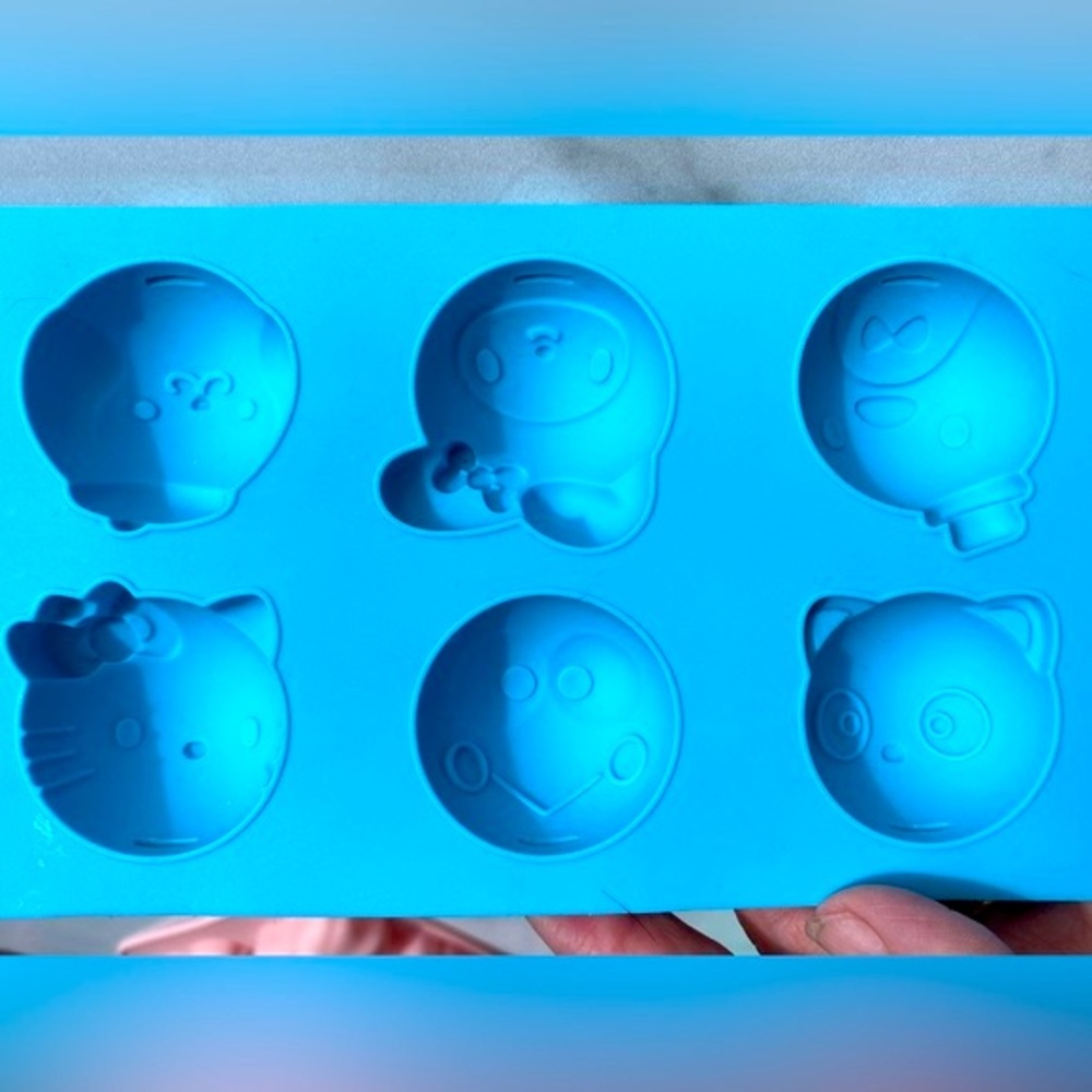 Sanrio Hello Kitty Silicone Mold - Picture 1 of 8